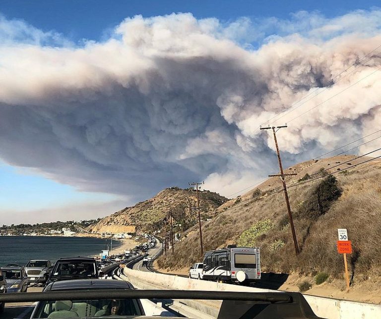 800px Woolsey Fire evacuation from Malibu on November 9 2018